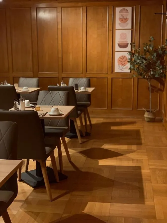 **  Hotel Waldhorn Штутгарт Германия
